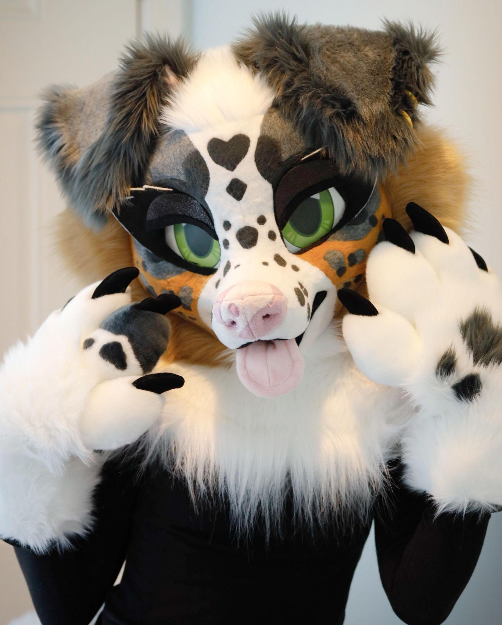 kraze_fursuits fursuit